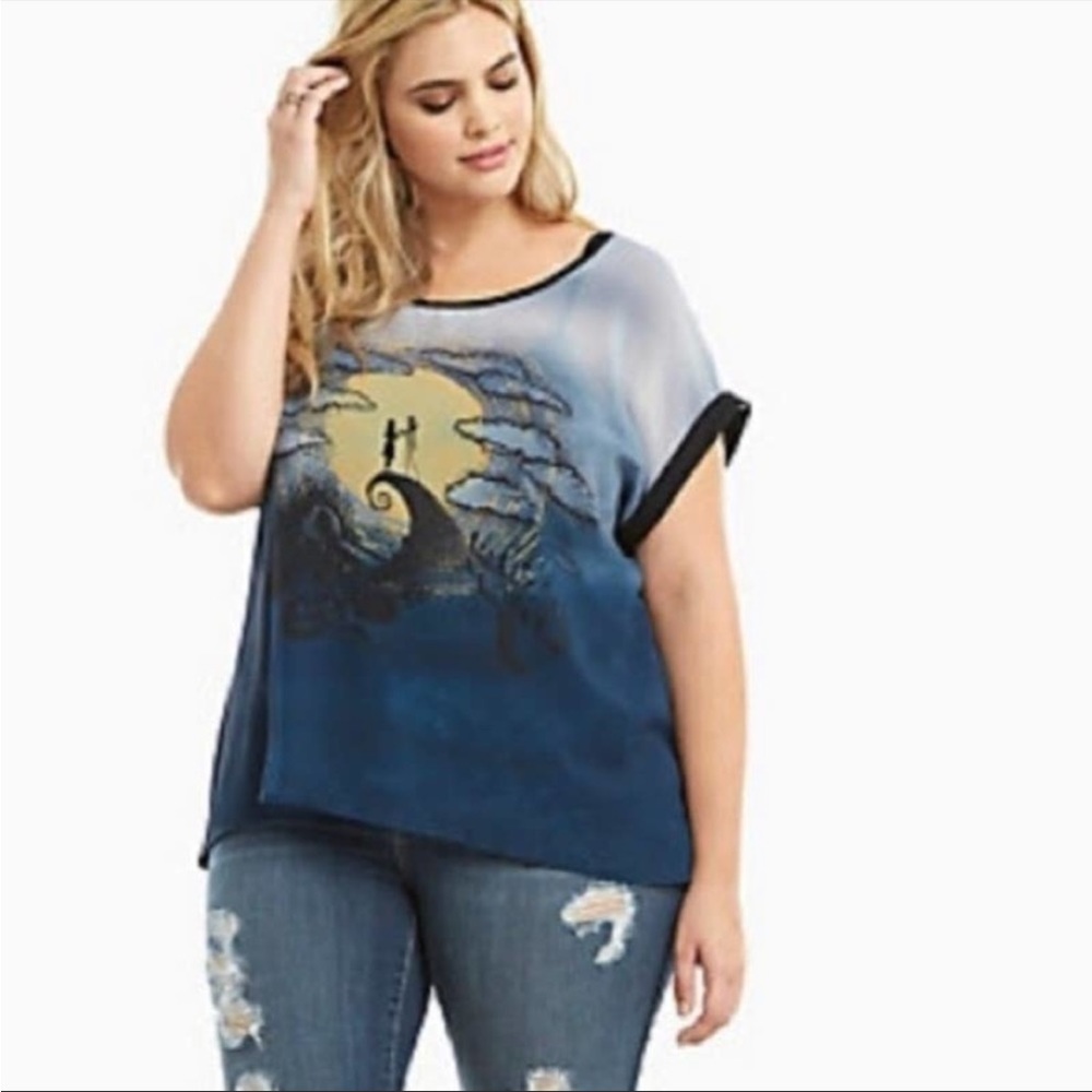 Torrid Nightmare Before Christmas Chiffon Tee size 5 Like New Jack & Sally 💙